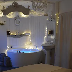 L Escapade Aixoise Sauna Balneo Jacuzzi Petit Dejeuner Boissons Netflix Centre Historique Aix-en-Provence